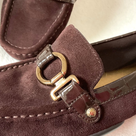 BROWN ANNE KLEIN SUEDE IFLEX CROC EMBOSSED GOLD BUCKLE TRIM LOAFERS SZ 9M - Picture 13 of 15